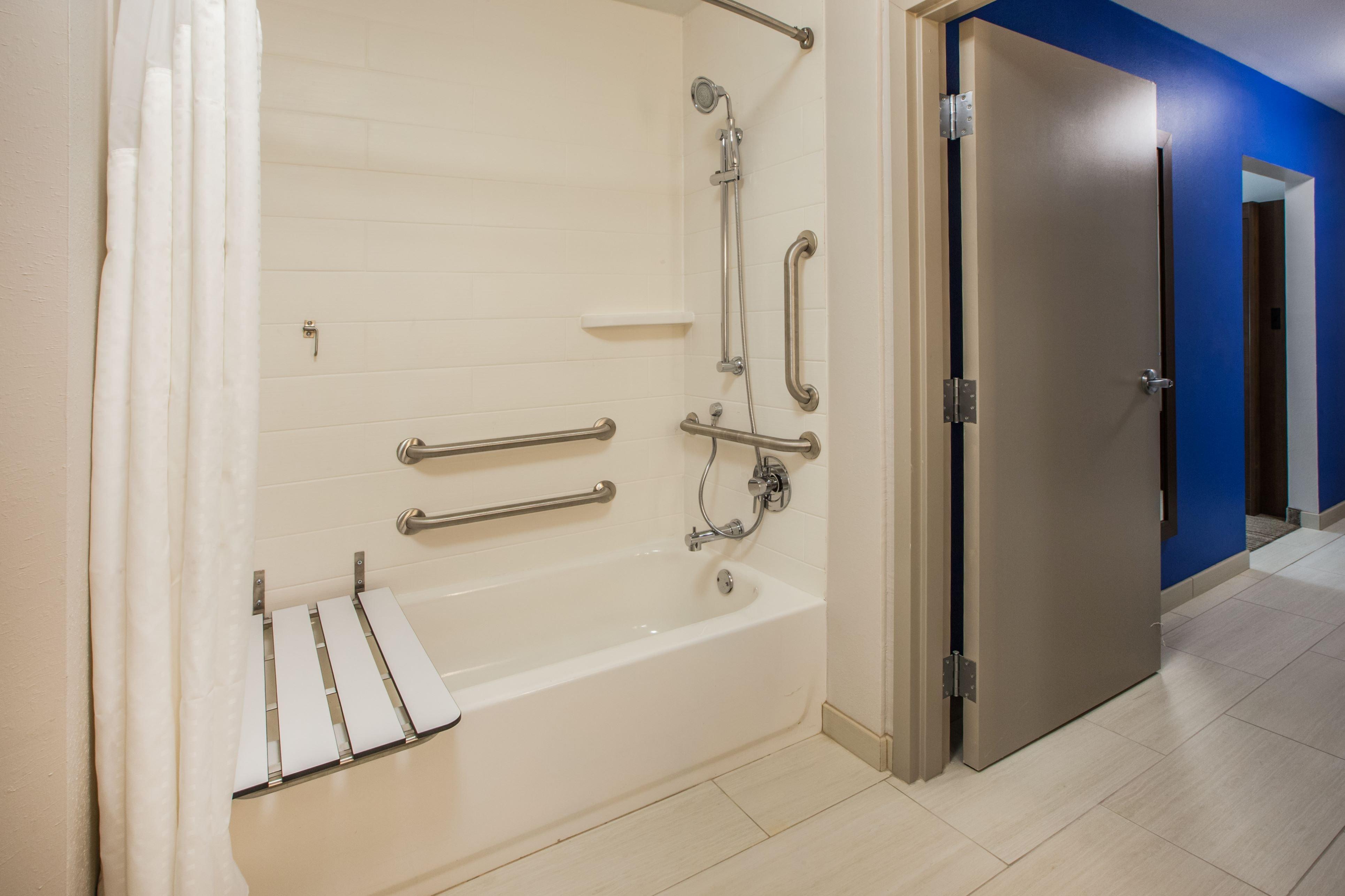 Holiday Inn Express & Suites - Redding By Ihg Екстер'єр фото