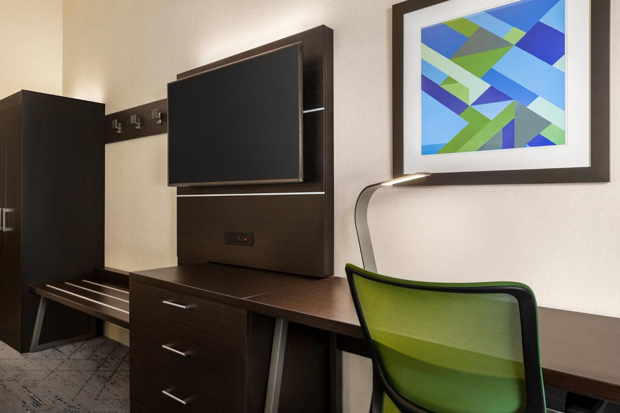 Holiday Inn Express & Suites - Redding By Ihg Екстер'єр фото