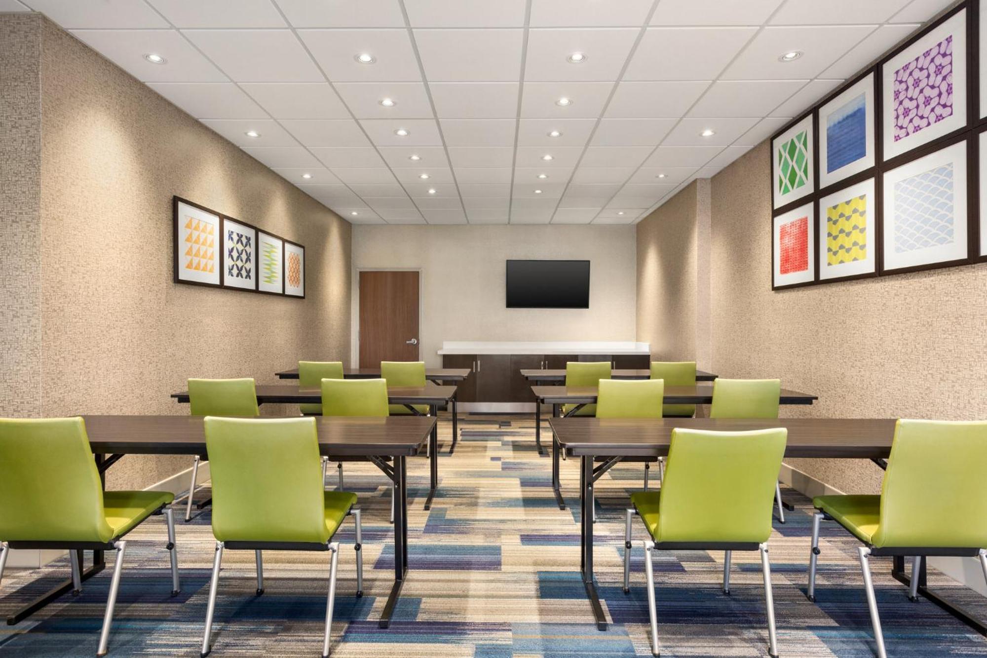 Holiday Inn Express & Suites - Redding By Ihg Екстер'єр фото