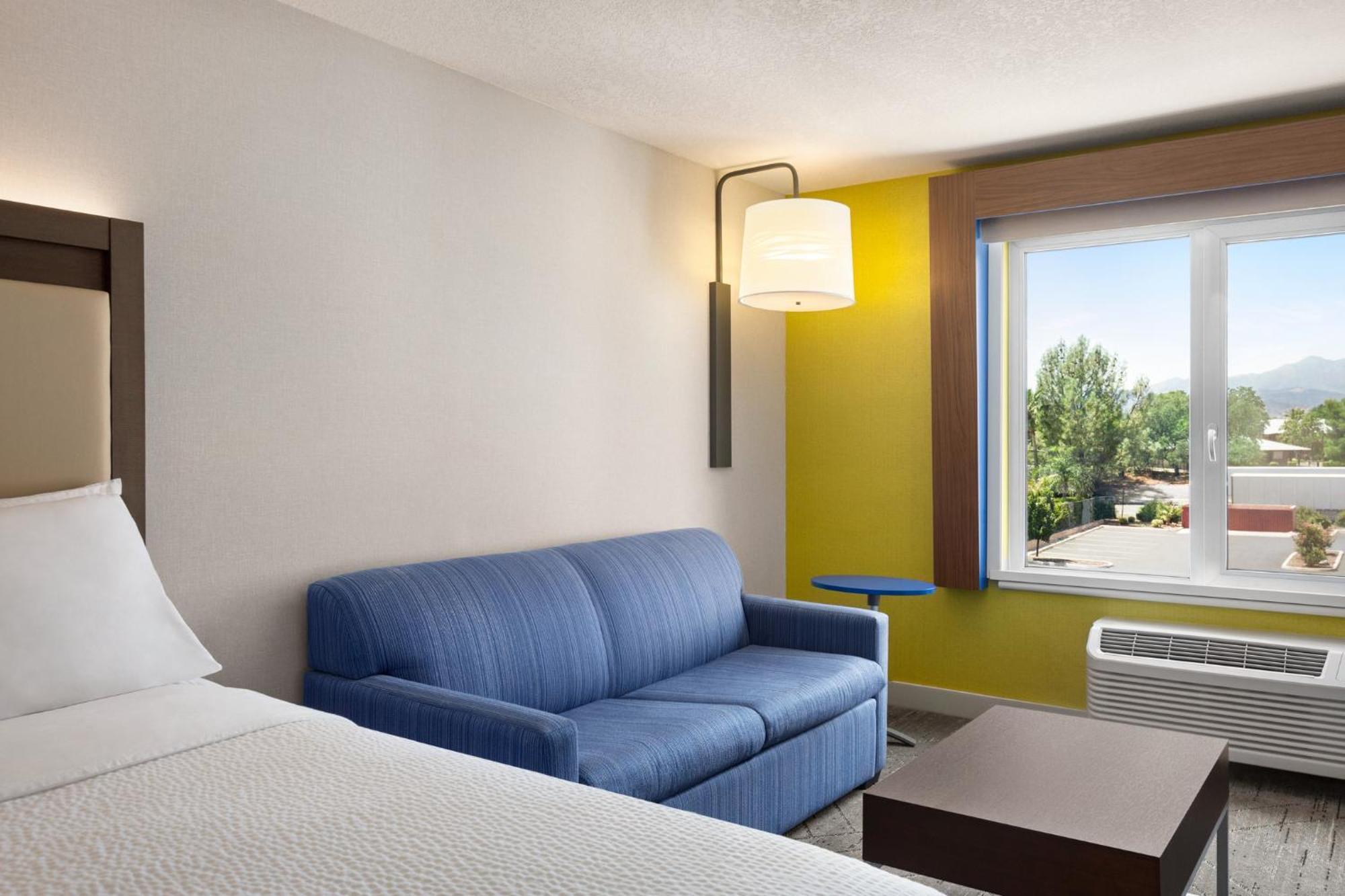 Holiday Inn Express & Suites - Redding By Ihg Екстер'єр фото